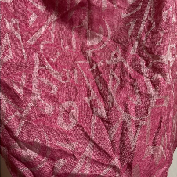 SALVATORE FERRAGAMO 65%wool 35%silk Square Lettering Scarf NWT. MADE IN ITALY - Picture 3 of 12